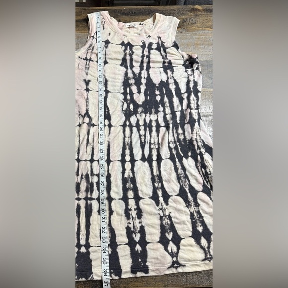 Socialite Black and White Tie-Dye Dress - Picture 6 of 7